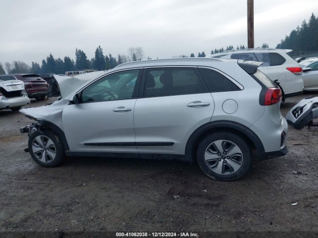KNDCB3LC8L5393610 KIA NIRO LX
