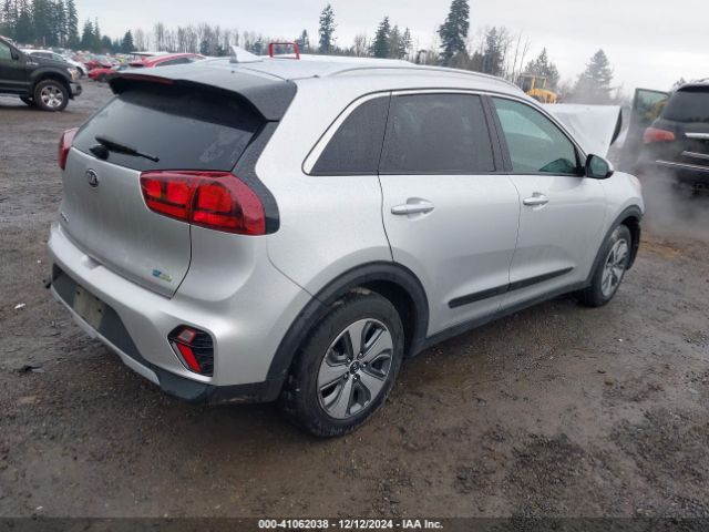 KNDCB3LC8L5393610 KIA NIRO LX
