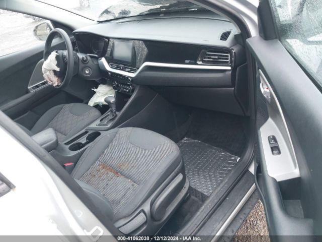 KNDCB3LC8L5393610 KIA NIRO LX