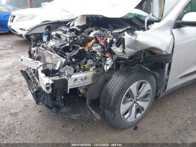 KNDCB3LC8L5393610 KIA NIRO LX
