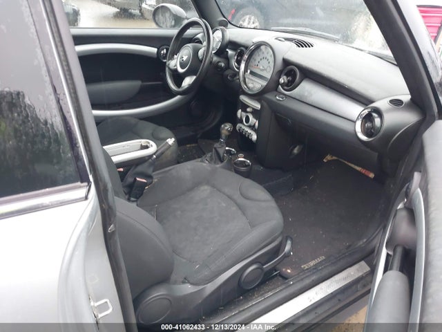 2009 MINI COOPER S CLUBMAN WMWMM33549TP91138 Photo 4
