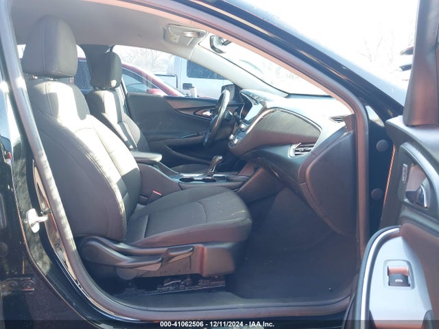1G1ZD5ST2JF218206 Chevrolet MALIBU LT