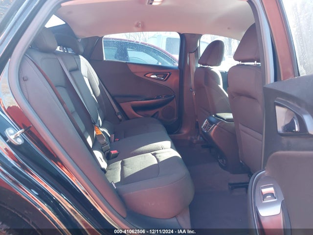 1G1ZD5ST2JF218206 Chevrolet MALIBU LT