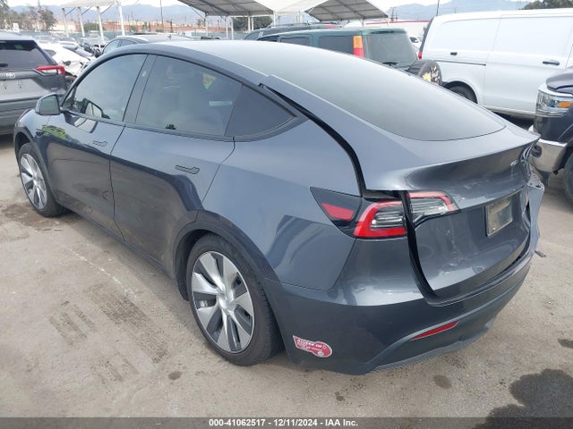 2023 TESLA MODEL Y 7SAYGDEE0PF884546 Photo 2