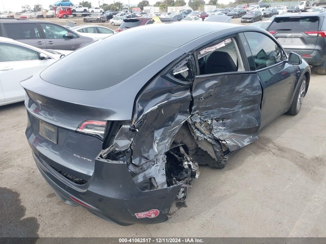 2023 TESLA MODEL Y 7SAYGDEE0PF884546 Photo 3