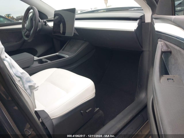 2023 TESLA MODEL Y 7SAYGDEE0PF884546 Photo 4