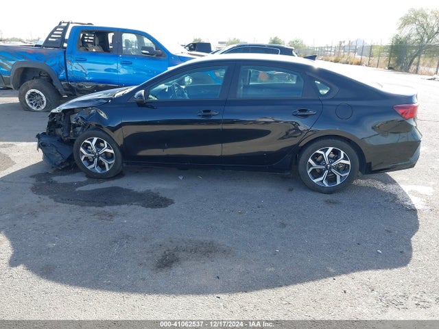 3KPF24AD1ME335813 KIA Forte Lxs