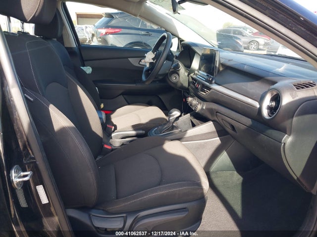 3KPF24AD1ME335813 KIA Forte Lxs