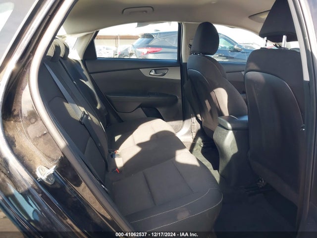 3KPF24AD1ME335813 KIA Forte Lxs