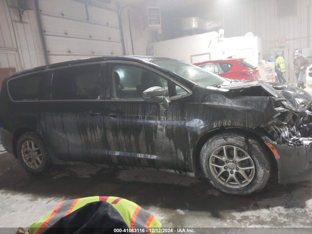 Chrysler Voyager Lx 2022 2C4RC1CG3NR102967 Image 13