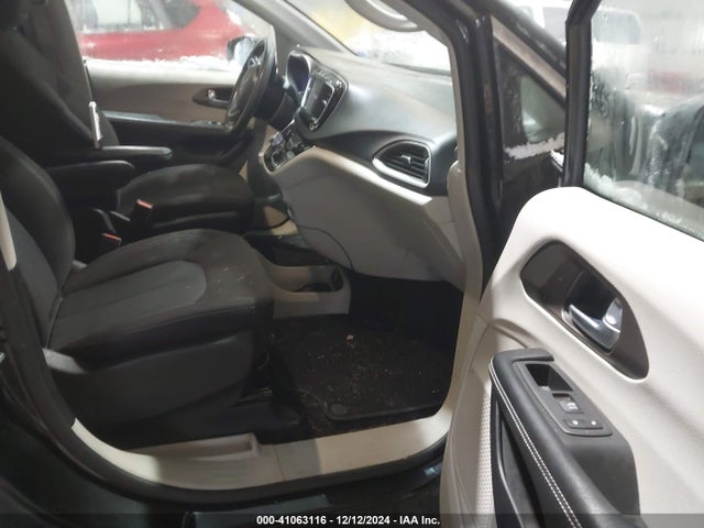2C4RC1CG3NR102967 Chrysler Voyager Lx