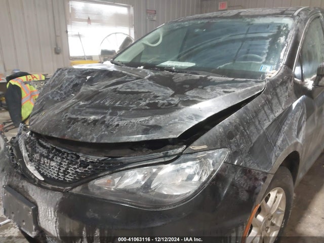 2C4RC1CG3NR102967 Chrysler Voyager Lx