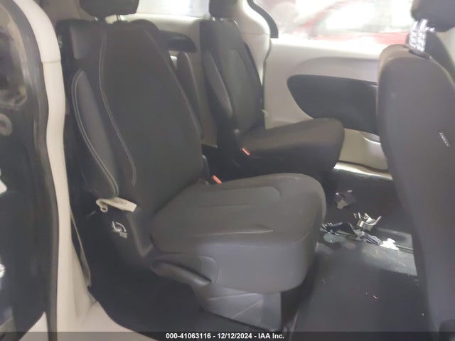 2C4RC1CG3NR102967 Chrysler Voyager Lx