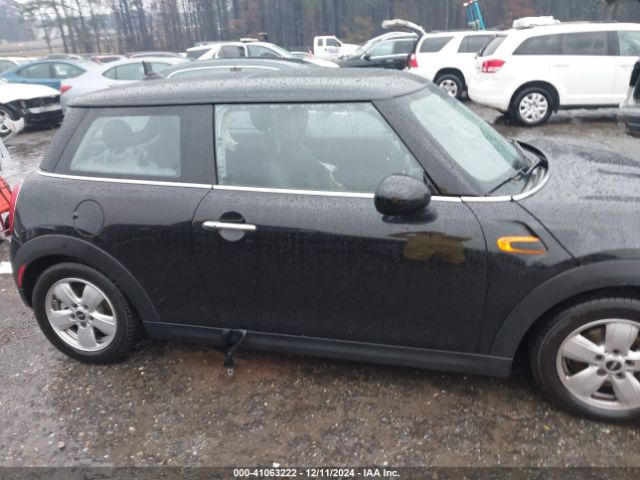 WMWXP5C57H3C63921 Mini Hardtop Cooper