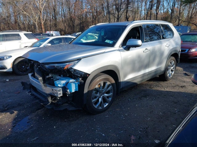 Toyota Grand Highlander Limited 2024 5TDAAAB51RS009655 Image 2