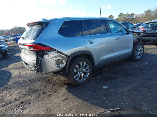 Toyota Grand Highlander Limited 2024 5TDAAAB51RS009655 Image 4