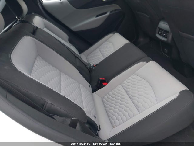 2GNAXHEV5J6331093 Chevrolet EQUINOX LS