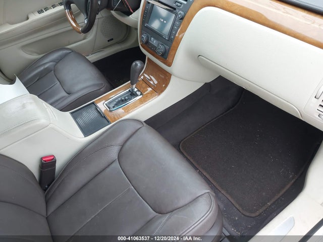 2010 CADILLAC DTS 1G6KP5E92AU108142 Photo 4