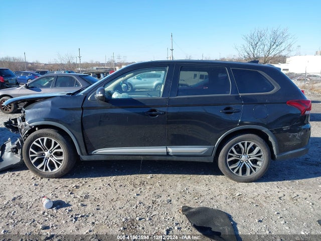 JA4AD3A37HZ067084 Mitsubishi Outlander Se