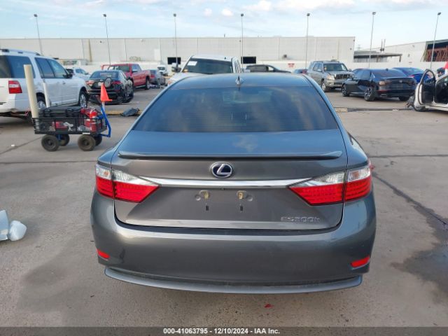 JTHBW1GGXF2081214 Lexus ES 300H