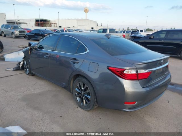 JTHBW1GGXF2081214 Lexus ES 300H