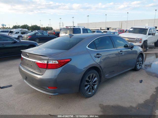 JTHBW1GGXF2081214 Lexus ES 300H