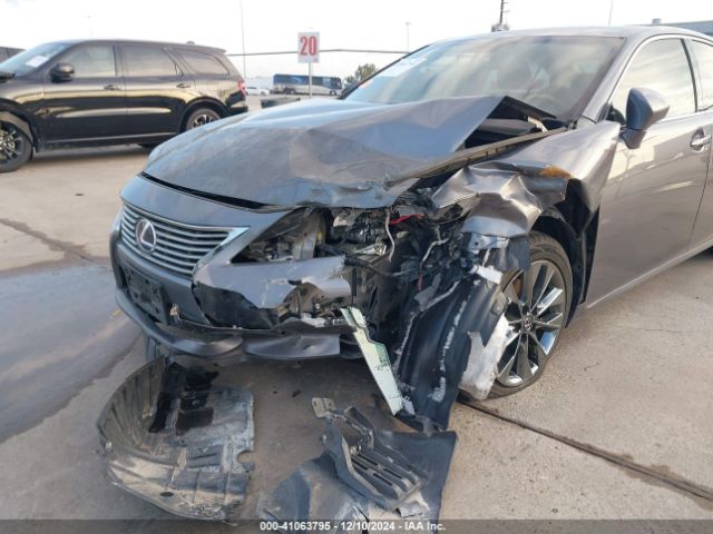 JTHBW1GGXF2081214 Lexus ES 300H