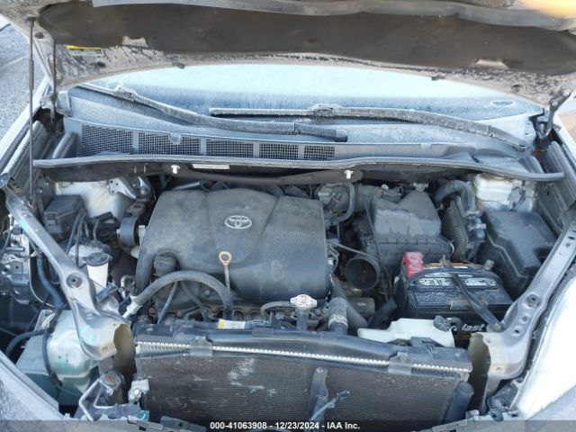 5TDZZ3DC1JS952314 Toyota Sienna L 7 Passenger