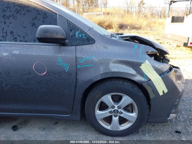 5TDZZ3DC1JS952314 Toyota Sienna L 7 Passenger