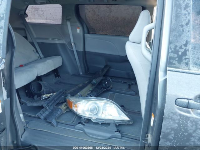 5TDZZ3DC1JS952314 Toyota Sienna L 7 Passenger