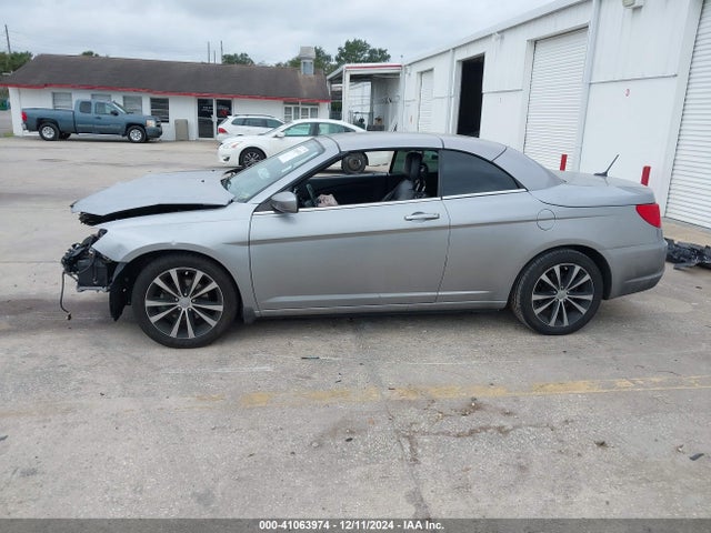 Chrysler 200 S 2014 1C3BCBGGXEN136021 Image 15