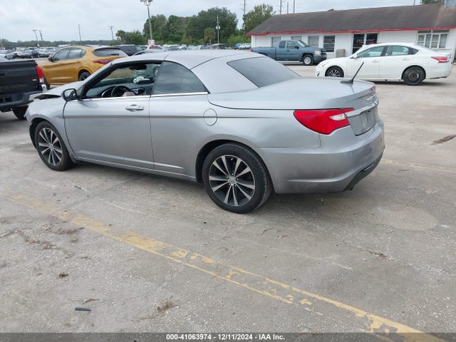 Chrysler 200 S 2014 1C3BCBGGXEN136021 Image 3