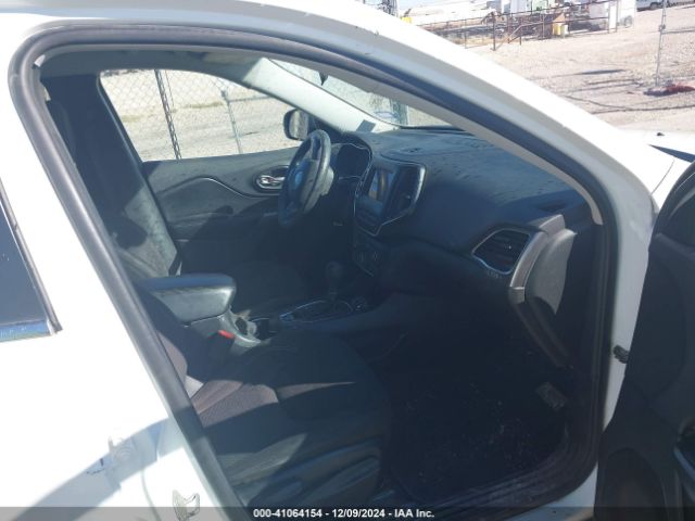 1C4PJLCB0KD131452 Jeep Cherokee Latitude