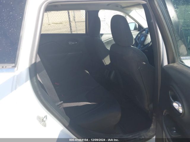 1C4PJLCB0KD131452 Jeep Cherokee Latitude