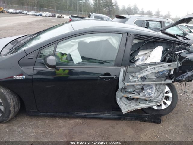 JTDKAMFP5M3174944 Toyota Prius Prime Le