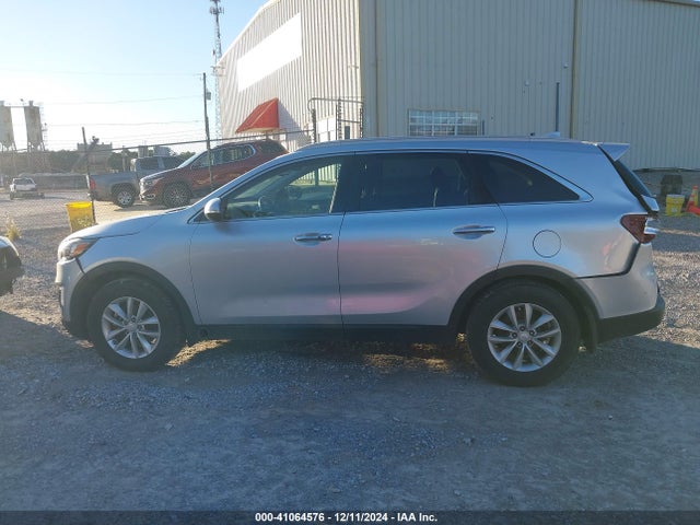 5XYPG4A37HG279057 KIA Sorento 2.4l Lx