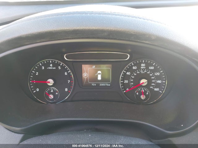 5XYPG4A37HG279057 KIA Sorento 2.4l Lx