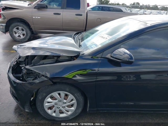 Hyundai ELANTRA SE 2018 5NPD74LF3JH261535 Image 17