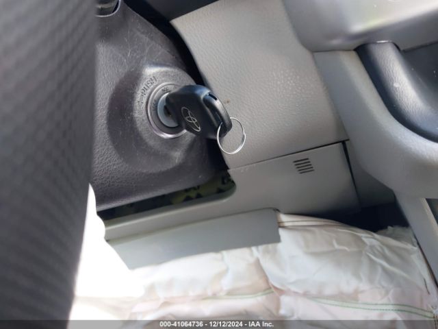 5TDZARFH6KS042758 Toyota Highlander Le