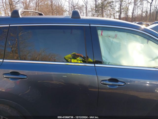 5TDZARFH6KS042758 Toyota Highlander Le