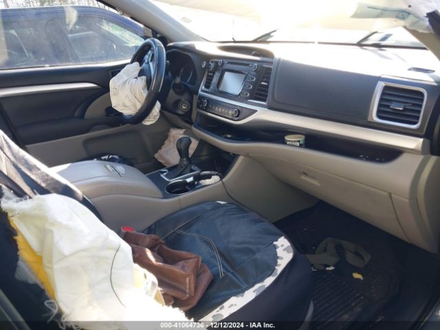 5TDZARFH6KS042758 Toyota Highlander Le