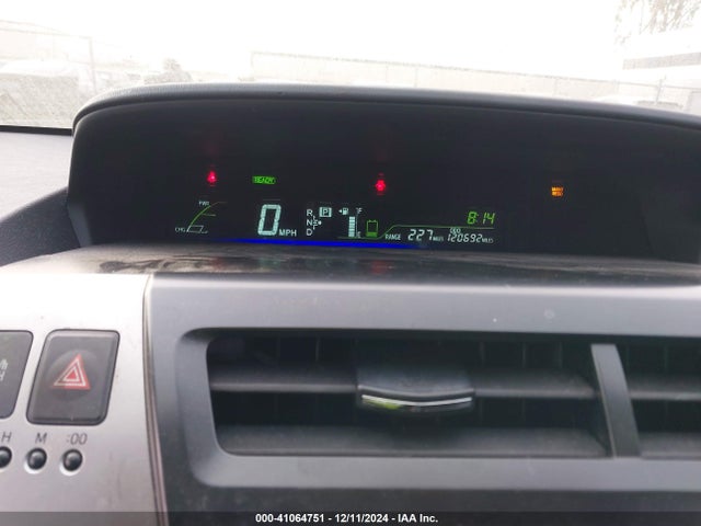 Toyota Prius V Two 2015 JTDZN3EU2FJ023207 Image 7