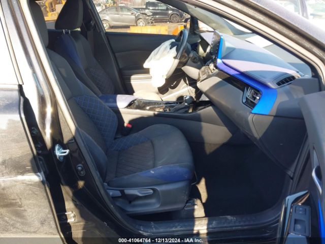 NMTKHMBX2MR129989 Toyota C-HR XLE