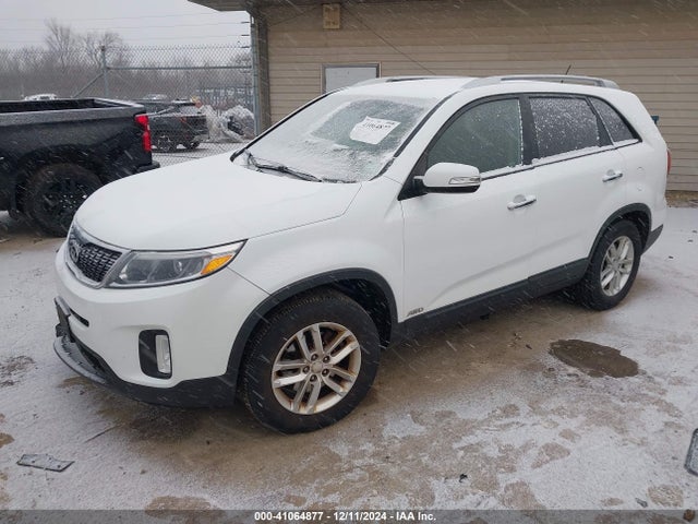 KIA SORENTO LX 2014 5XYKTCA68EG508061 Image 2