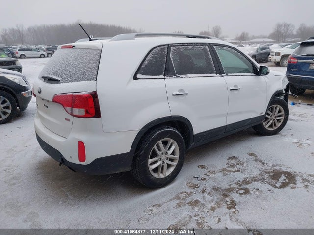 KIA SORENTO LX 2014 5XYKTCA68EG508061 Image 4