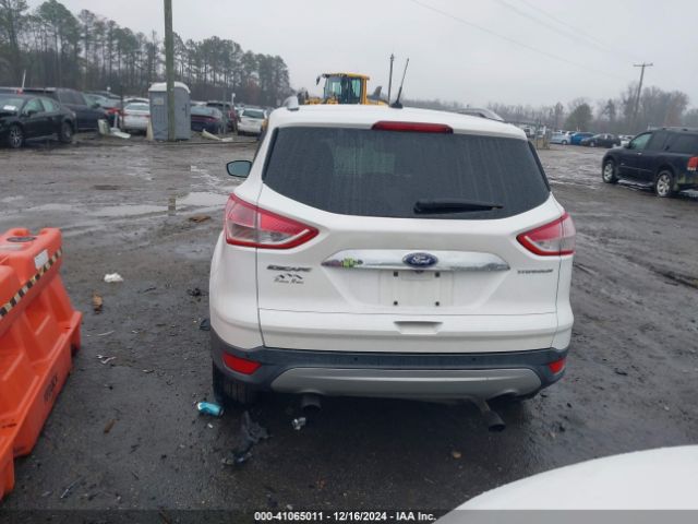 1FMCU9J93EUE19412 Ford Escape Titanium