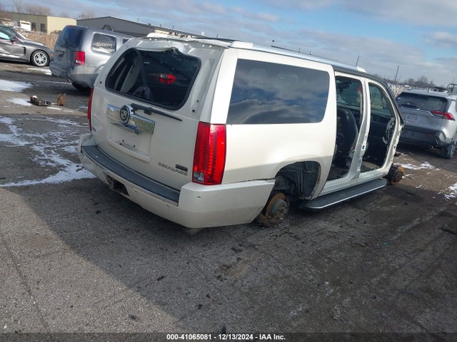 2010 CADILLAC ESCALADE ESV 1GYUKHEF2AR113818 Photo 3