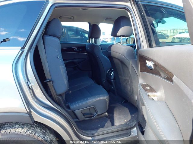 5XYPGDA52KG528440 KIA Sorento 3.3l Lx