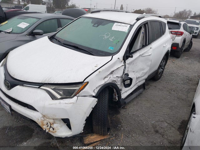 Toyota RAV4 LE 2017 2T3ZFREV6HW342204 Image 2