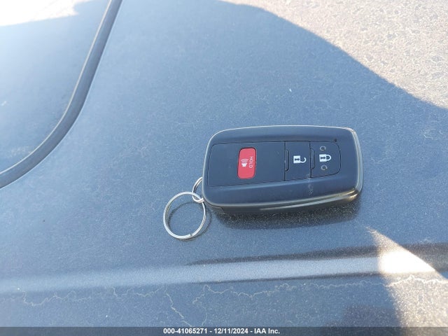 JTDKARFU6K3094651 Toyota Prius Limited
